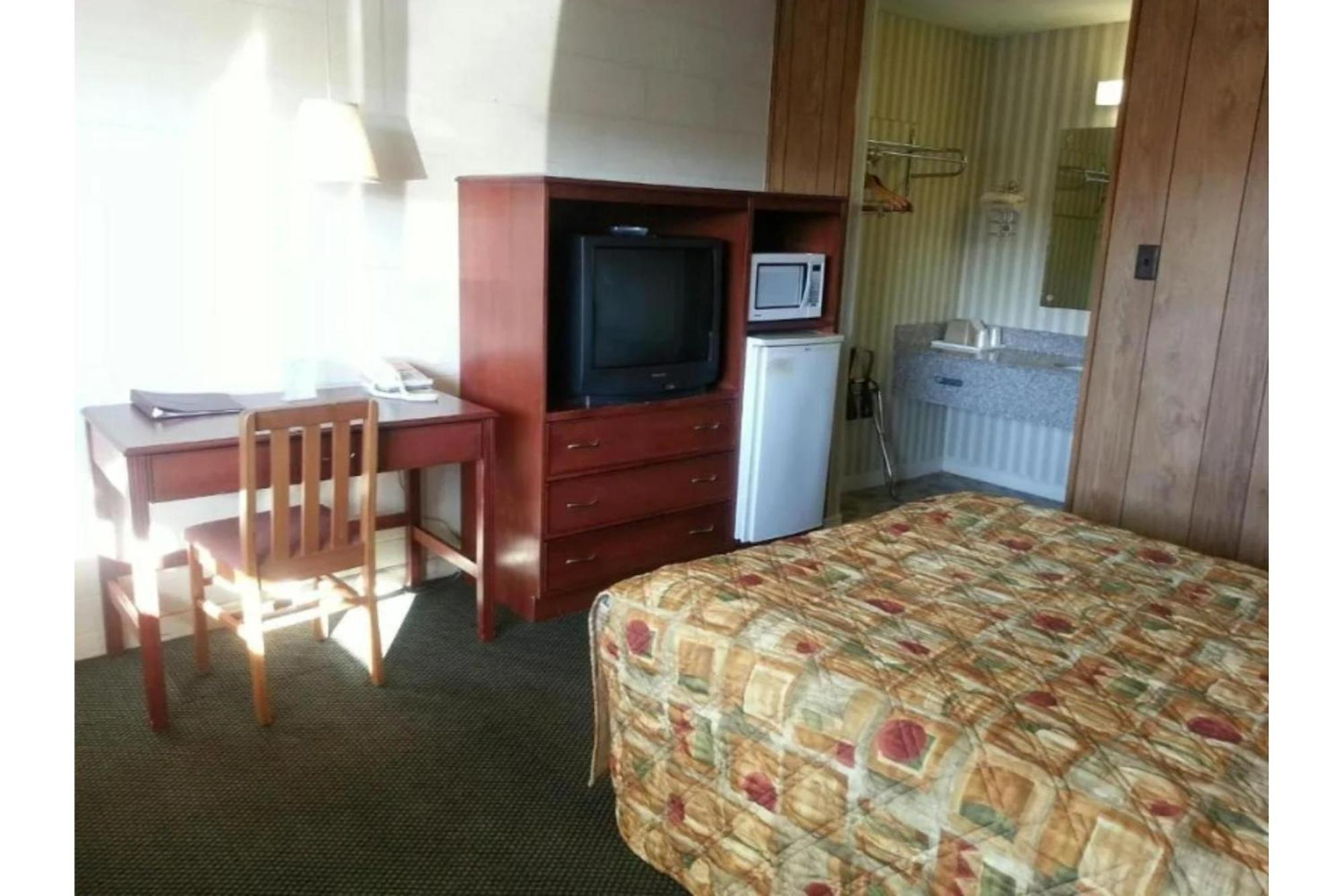 Budget Inn By Oyo Natural Bridge I-81 Exterior photo