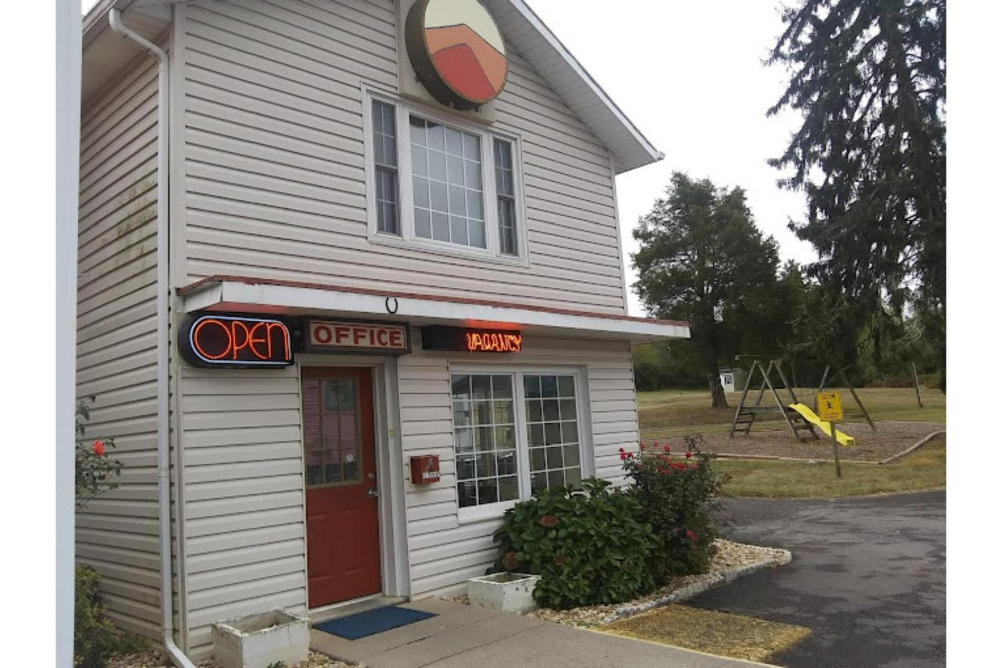 Budget Inn By Oyo Natural Bridge I-81 Exterior photo
