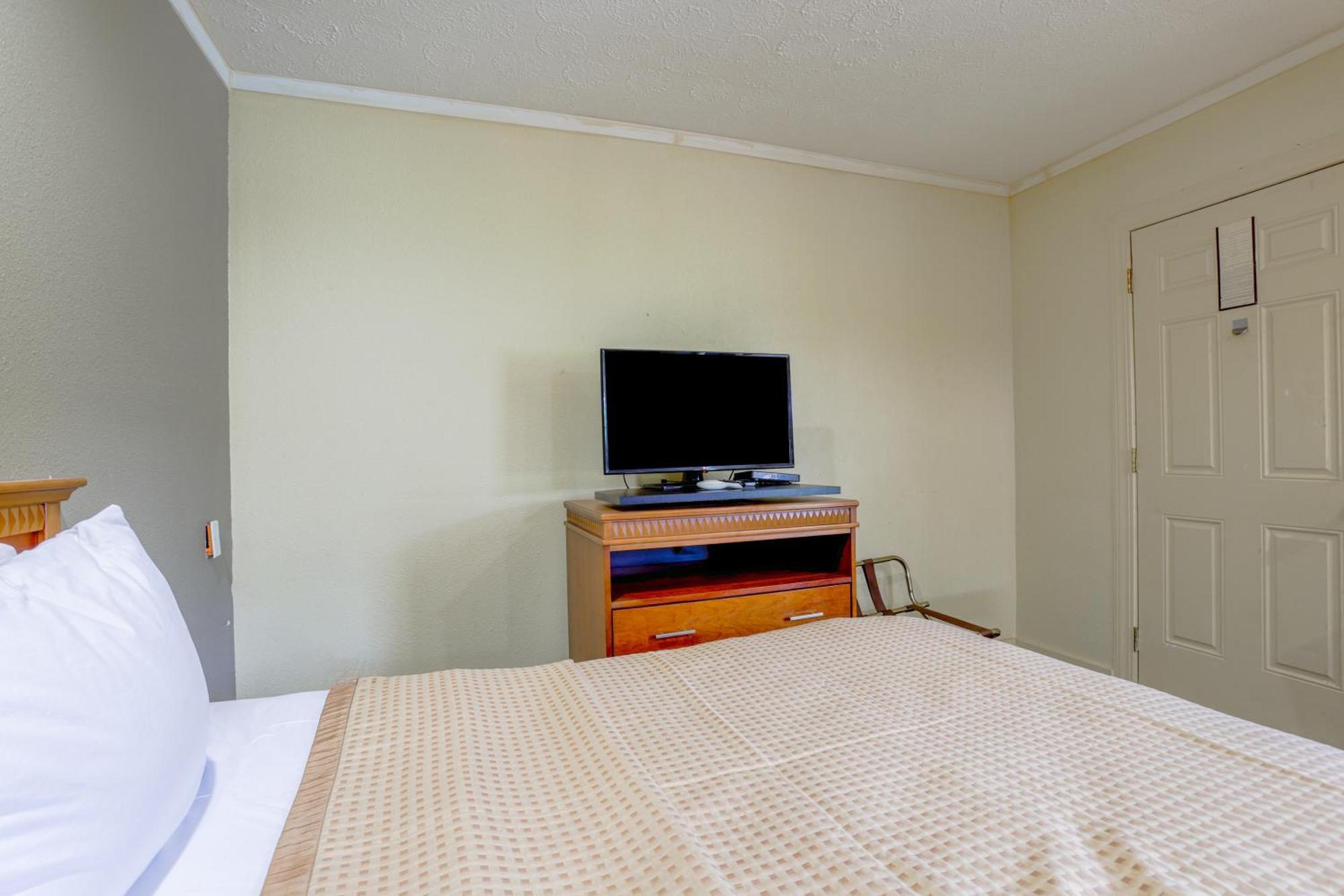 Budget Inn By Oyo Natural Bridge I-81 Exterior photo