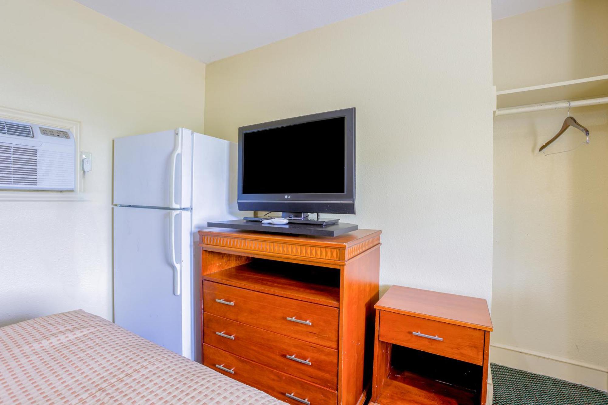 Budget Inn By Oyo Natural Bridge I-81 Exterior photo