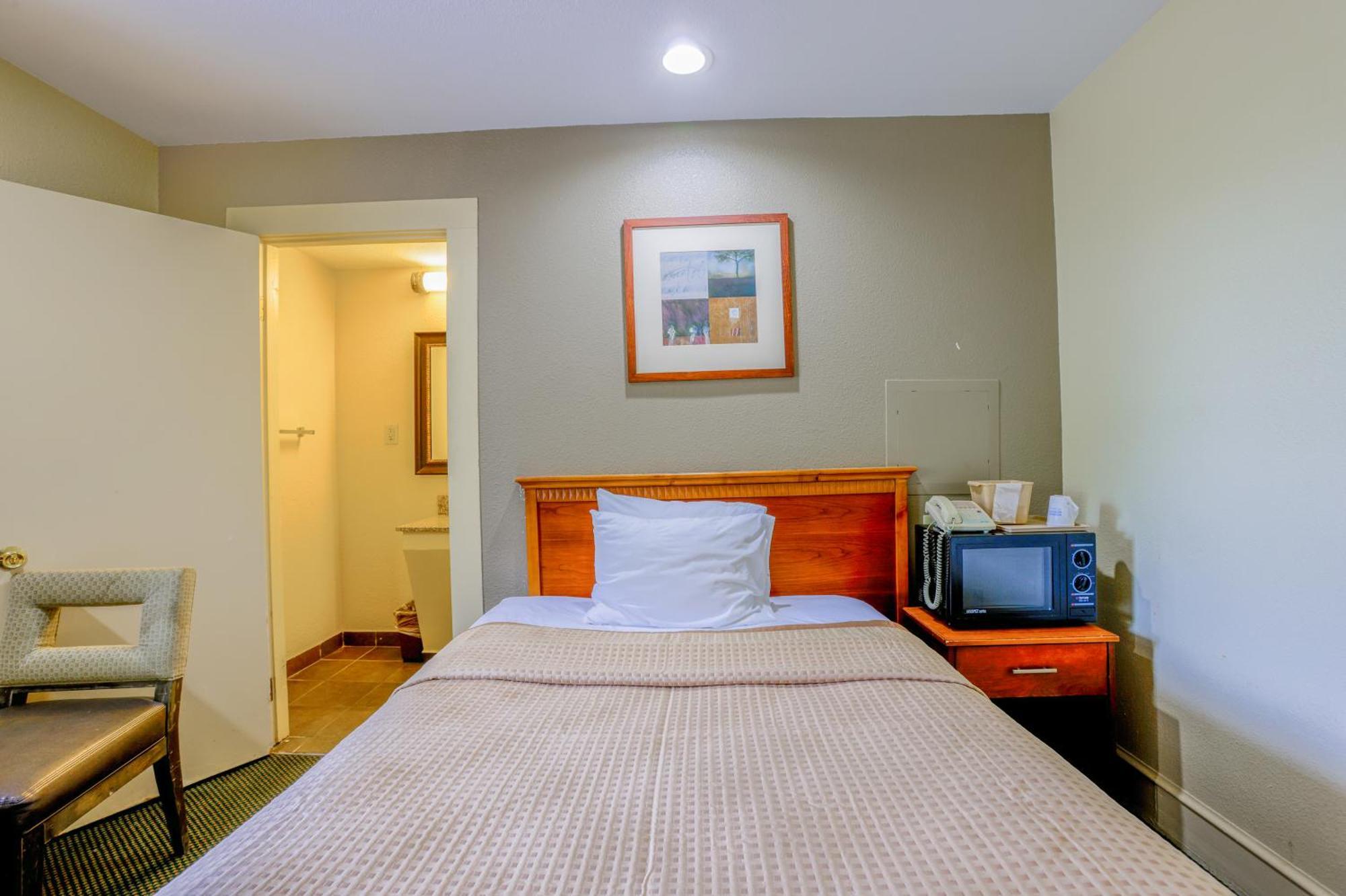 Budget Inn By Oyo Natural Bridge I-81 Exterior photo