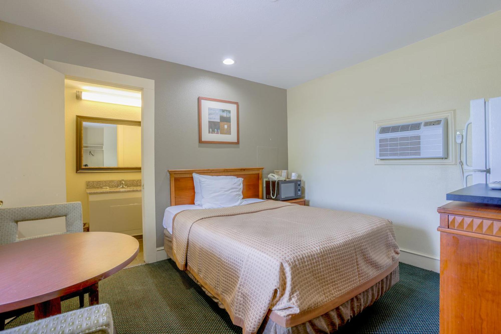 Budget Inn By Oyo Natural Bridge I-81 Exterior photo