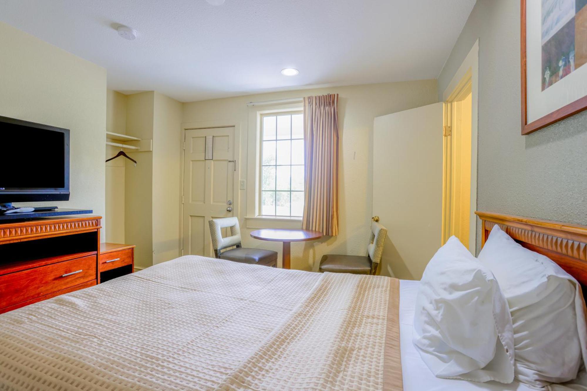 Budget Inn By Oyo Natural Bridge I-81 Exterior photo