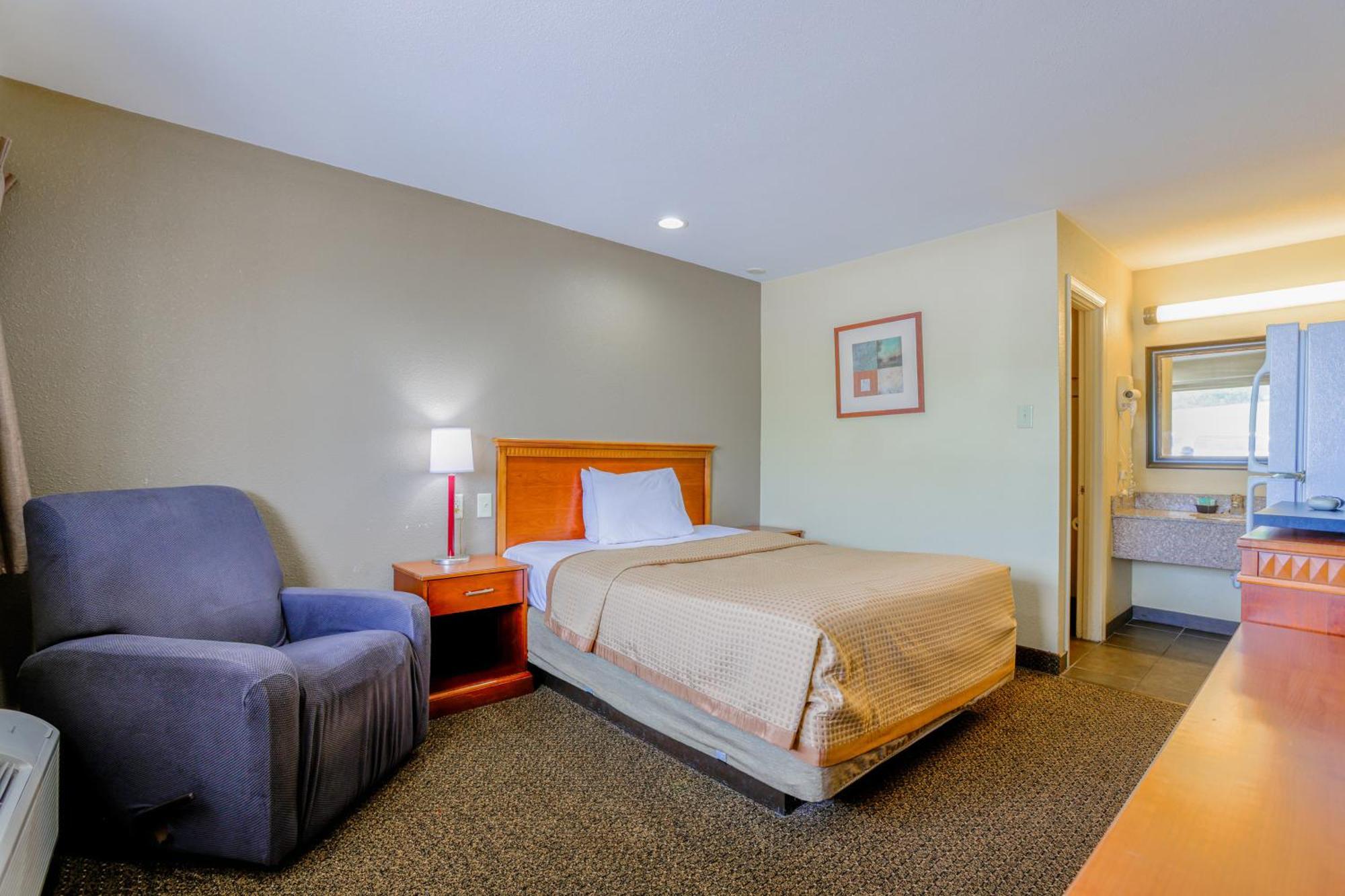 Budget Inn By Oyo Natural Bridge I-81 Exterior photo