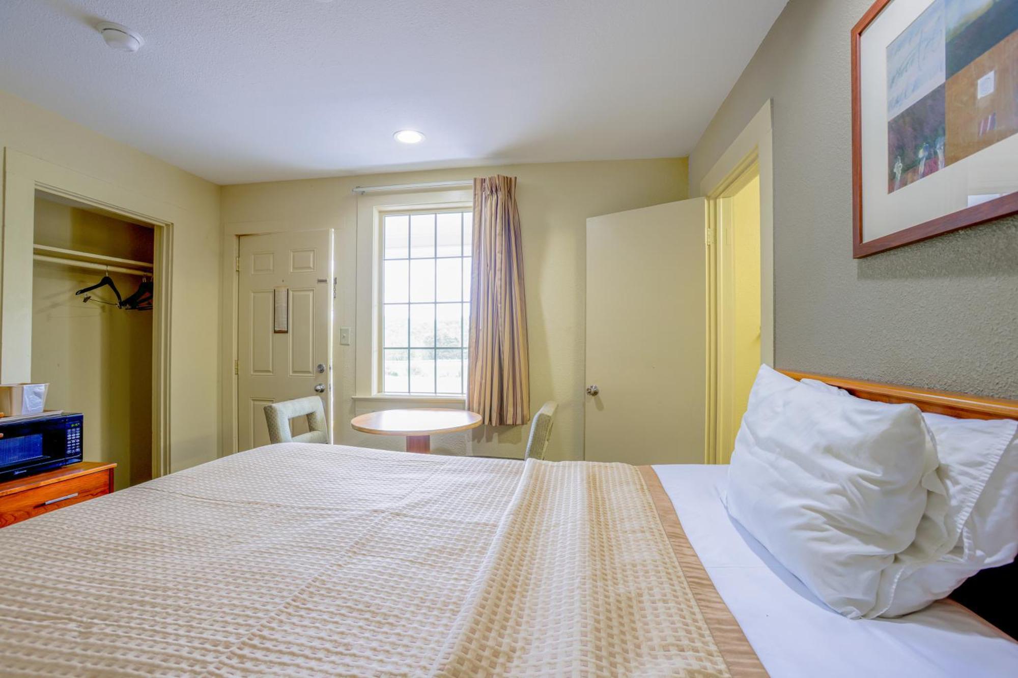 Budget Inn By Oyo Natural Bridge I-81 Exterior photo