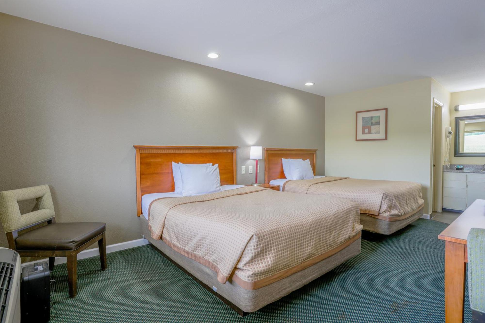 Budget Inn By Oyo Natural Bridge I-81 Exterior photo