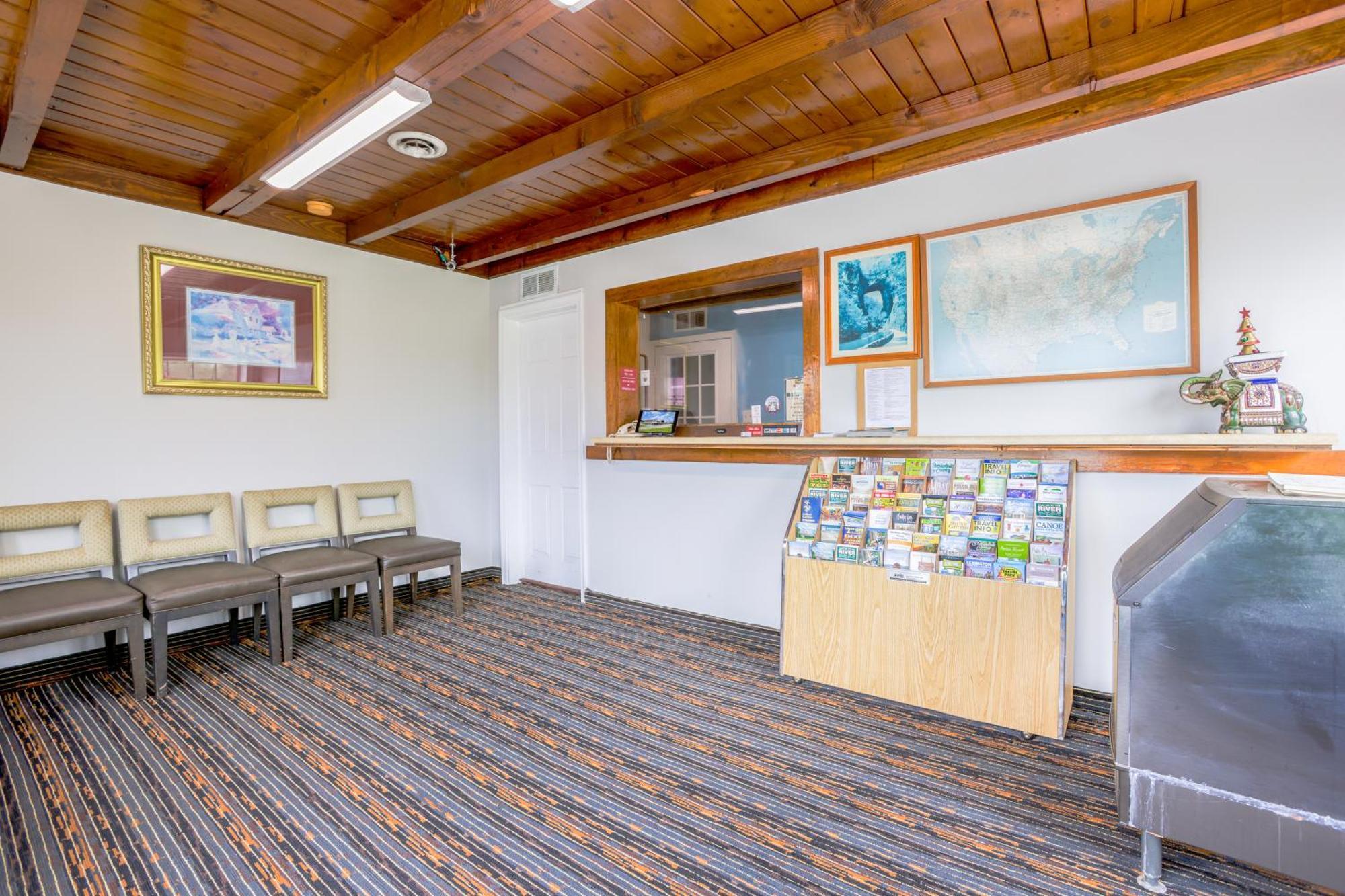 Budget Inn By Oyo Natural Bridge I-81 Exterior photo