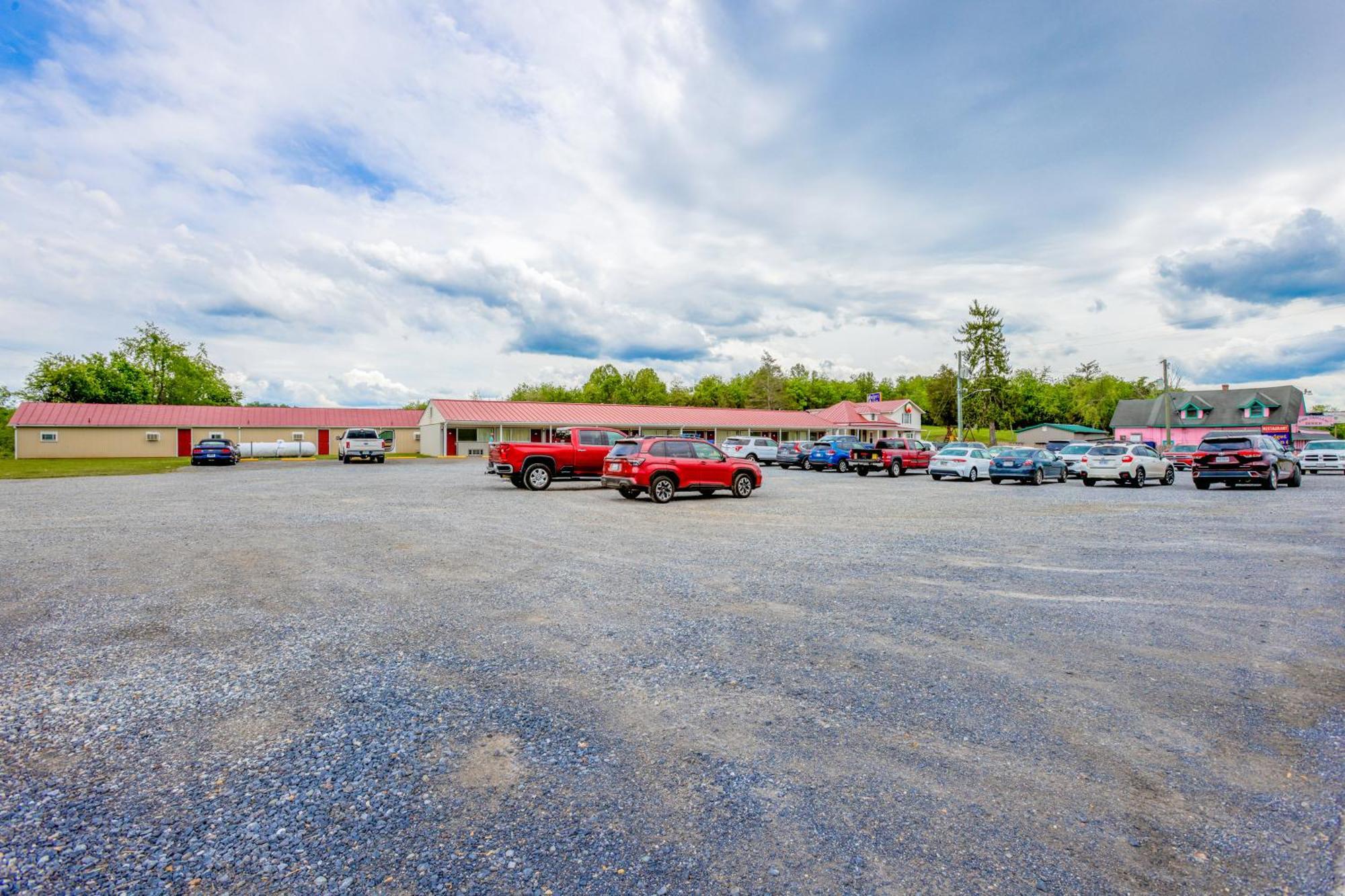 Budget Inn By Oyo Natural Bridge I-81 Exterior photo