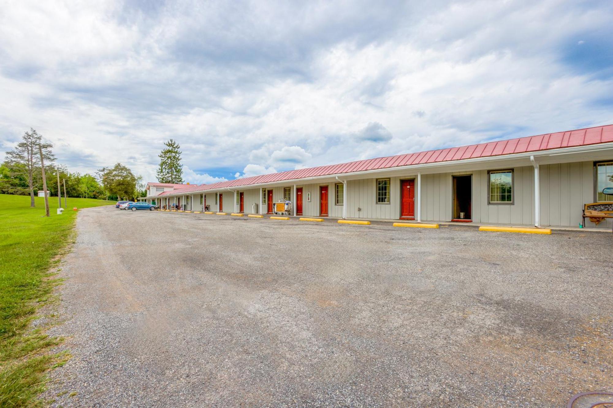 Budget Inn By Oyo Natural Bridge I-81 Exterior photo