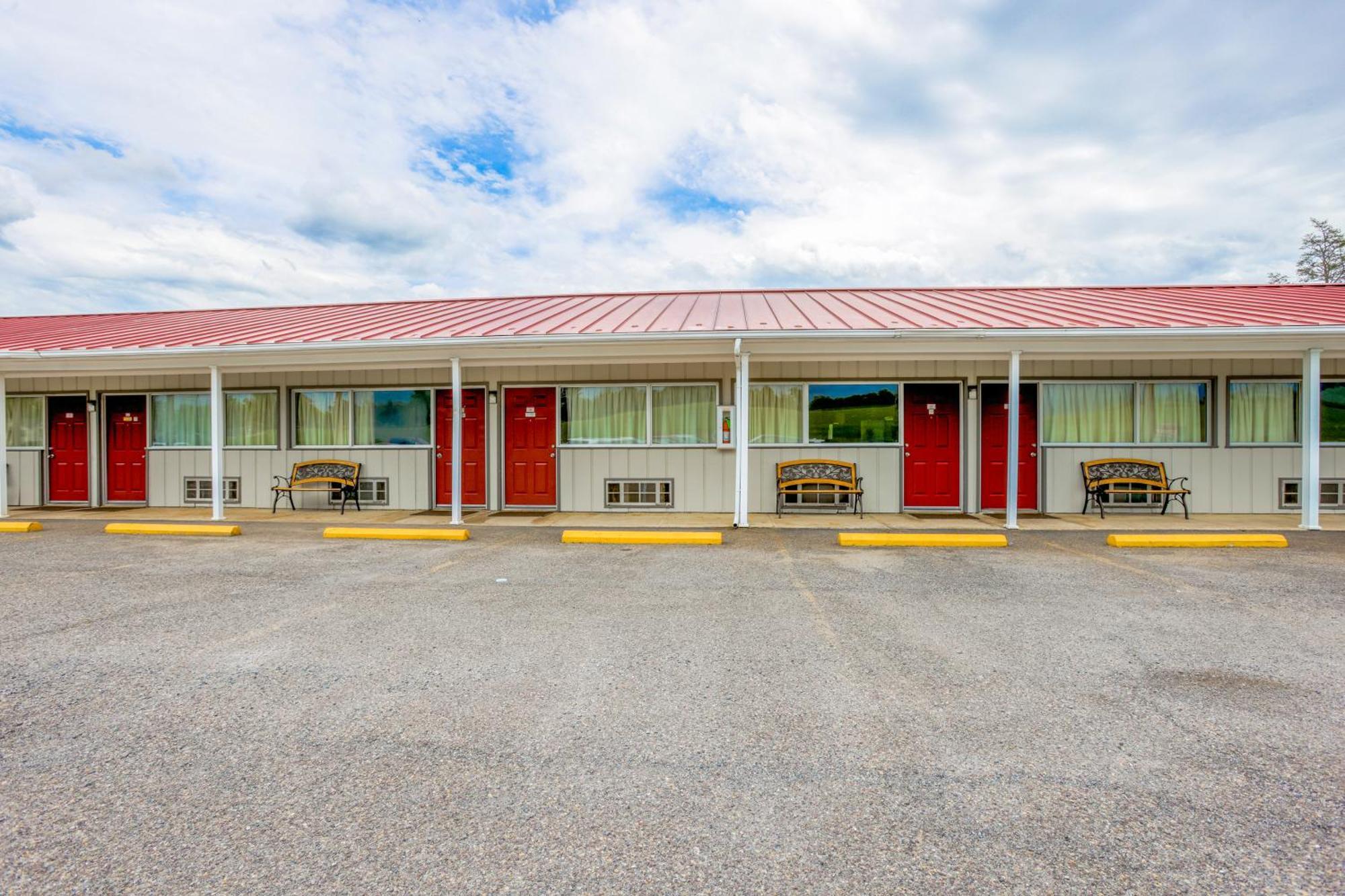Budget Inn By Oyo Natural Bridge I-81 Exterior photo