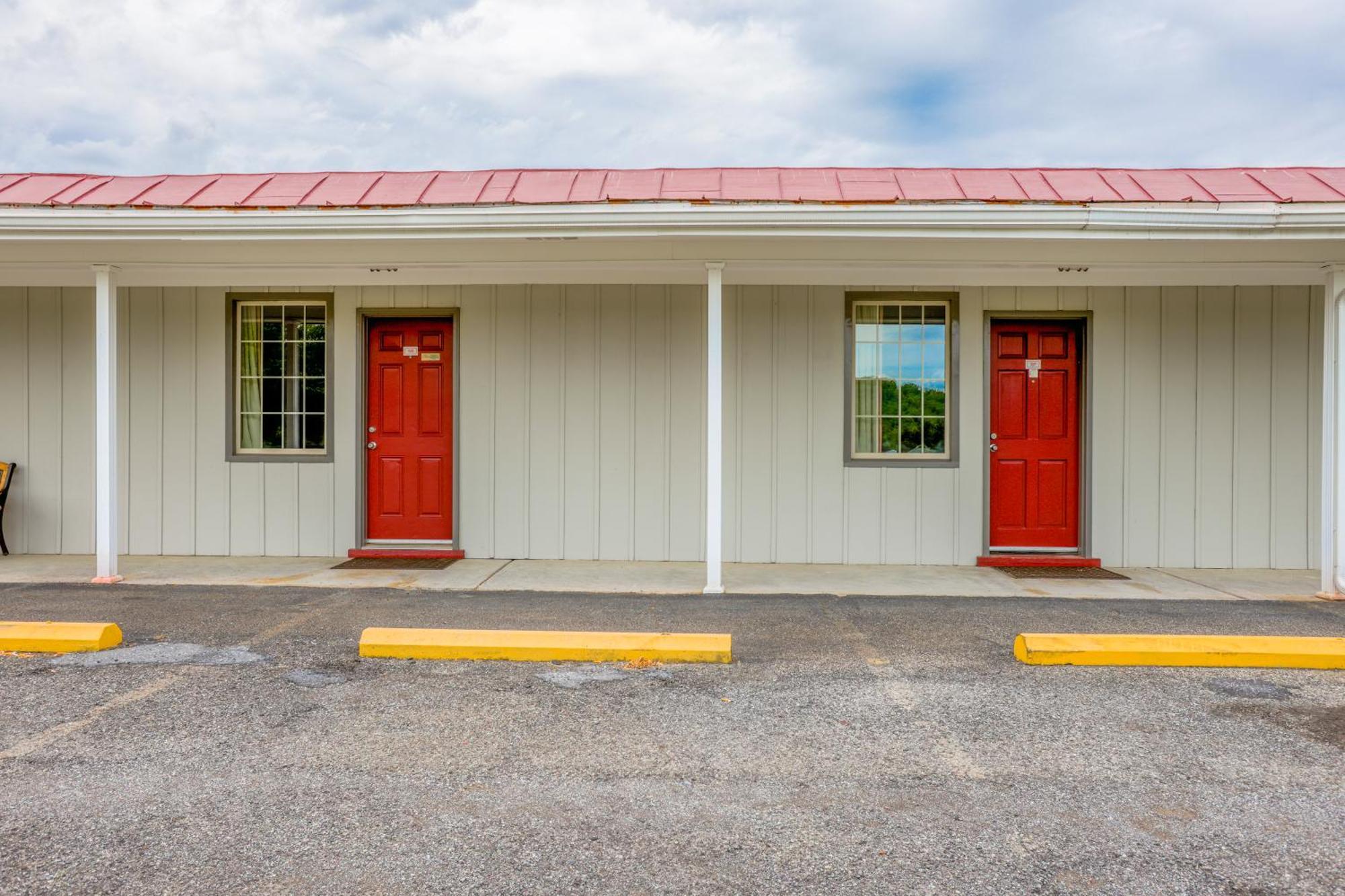 Budget Inn By Oyo Natural Bridge I-81 Exterior photo