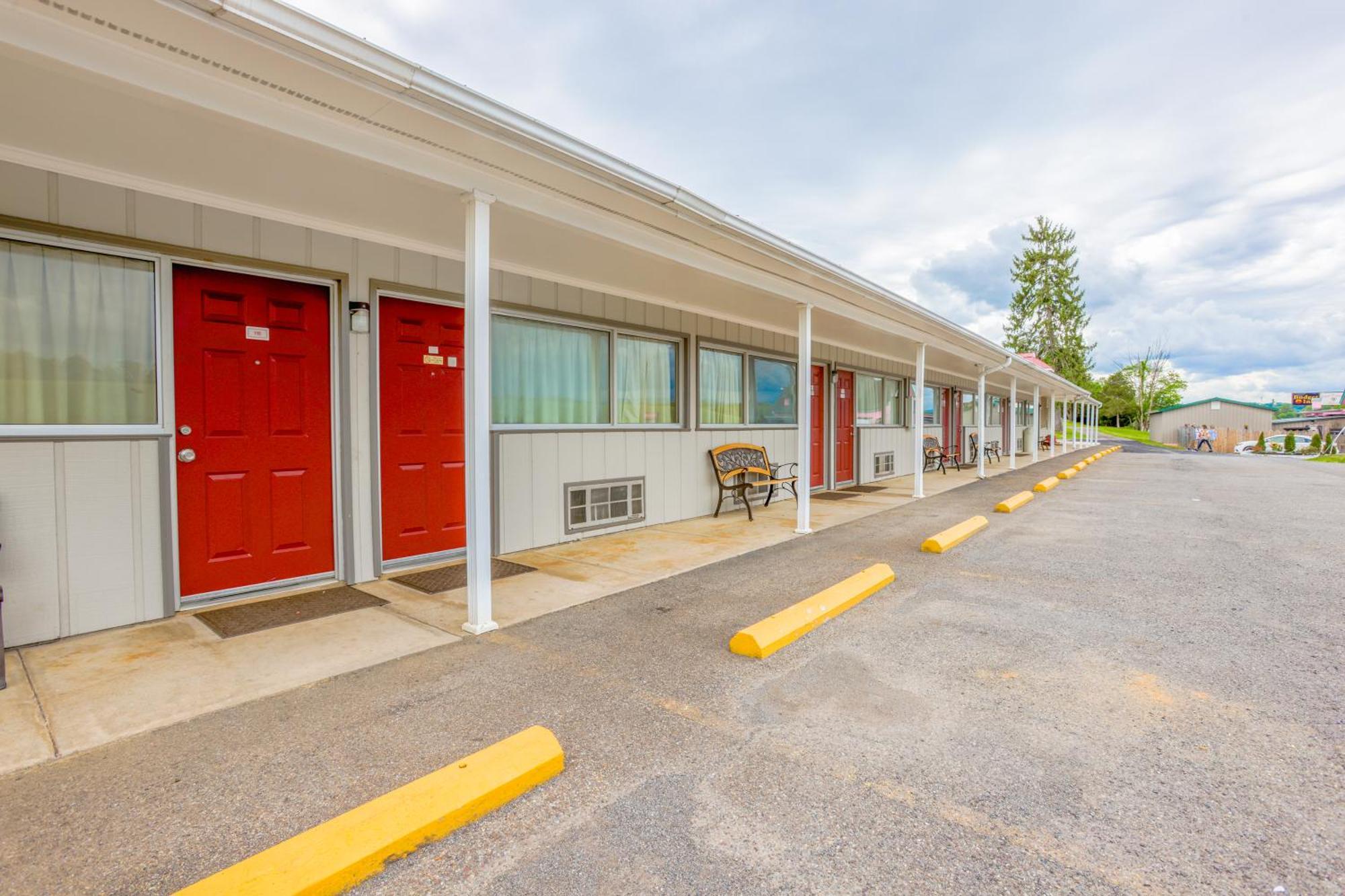 Budget Inn By Oyo Natural Bridge I-81 Exterior photo