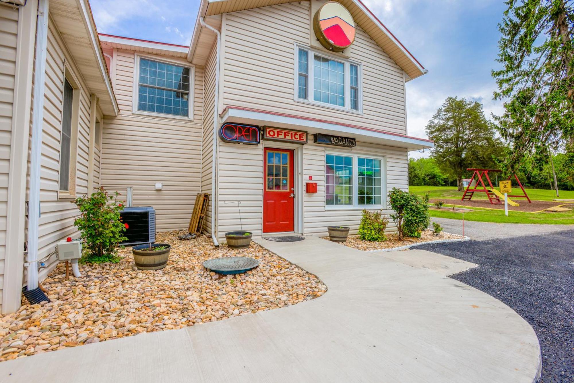 Budget Inn By Oyo Natural Bridge I-81 Exterior photo